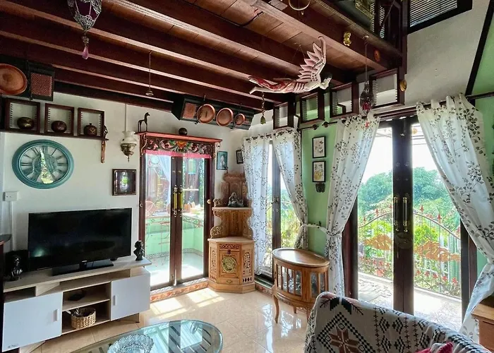 Cozy Private Vintage Near *